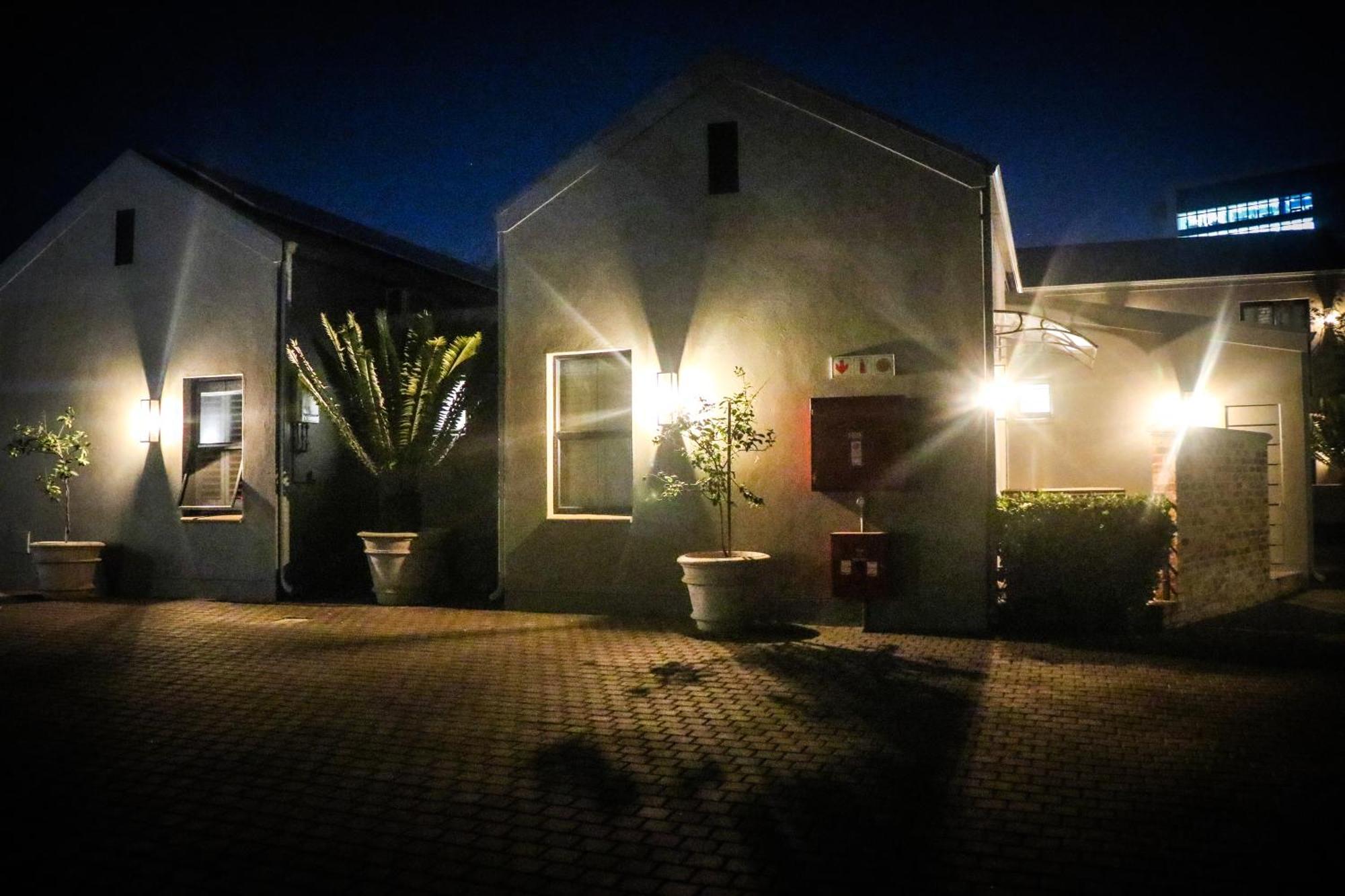 The Wantage Suites Йоханесбург Екстериор снимка